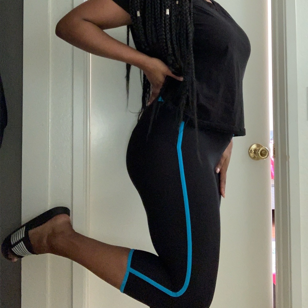 Workout pants π¦ - Picture 3 of 3